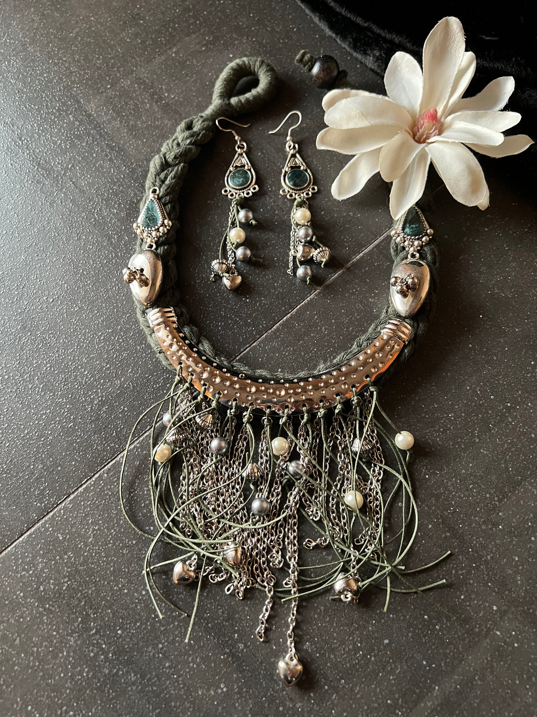 Fusion Hasli Necklace with Earrings