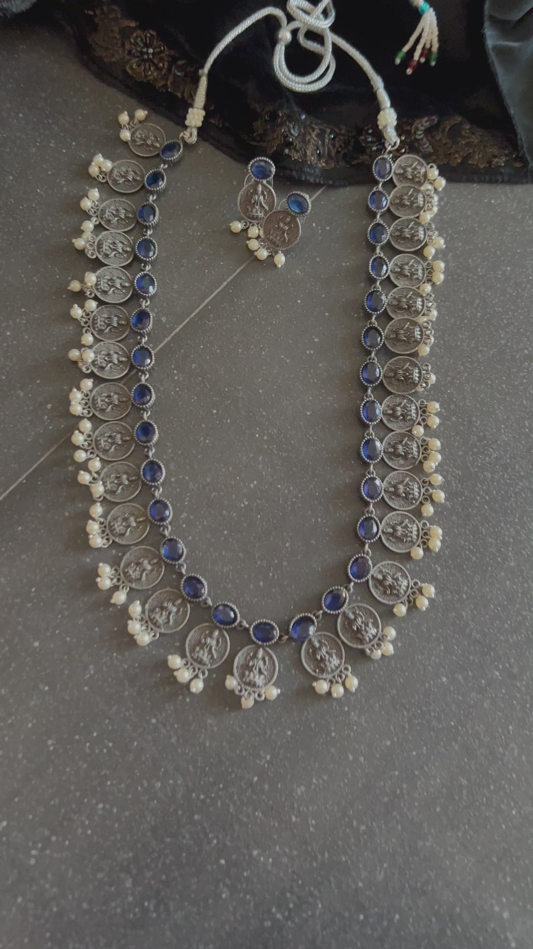 Beautiful Vintage Necklace with Stud Earrings