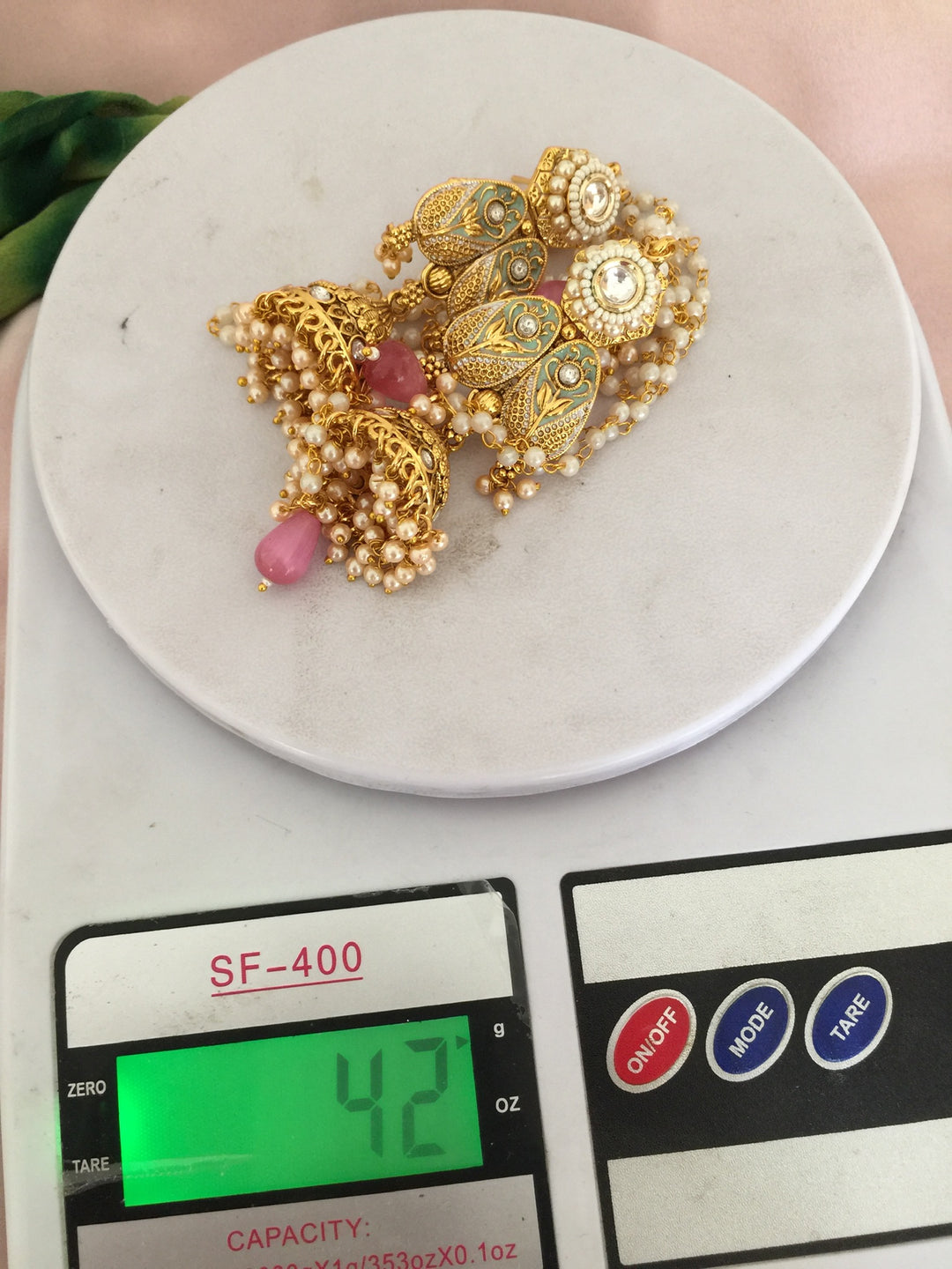 Exquisite Kundan Necklace Set - Radiate Elegance at Weddings and Festive Celebrations