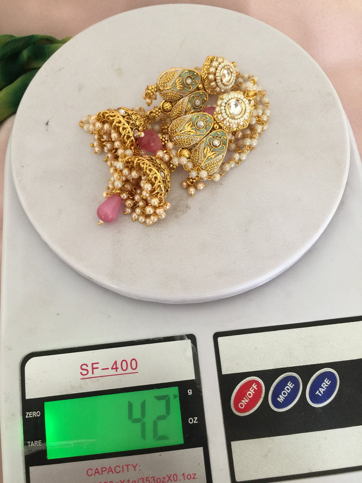 Exquisite Kundan Necklace Set - Radiate Elegance at Weddings and Festive Celebrations