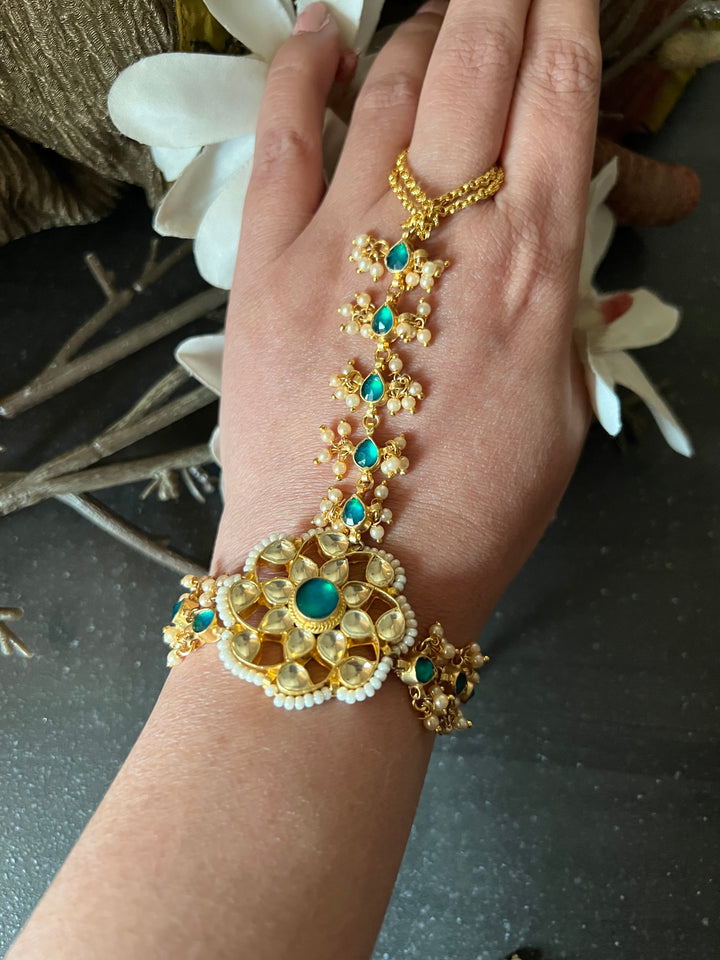 Beautiful Bridal Kundan Hathphool