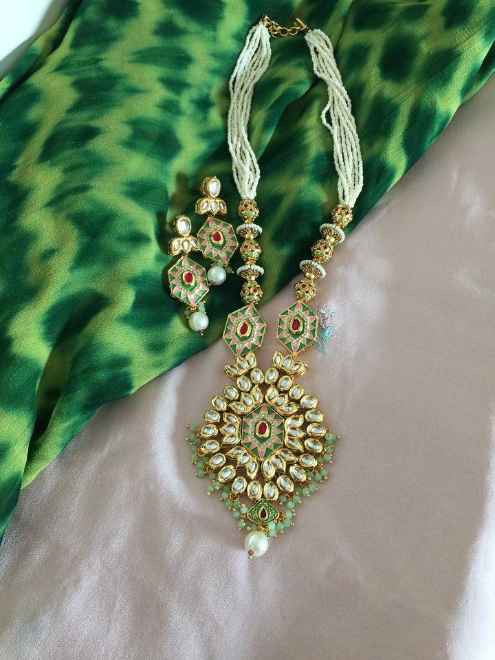 Elegant Kundan Necklace Set - Dazzle at Weddings and Festive Affairs