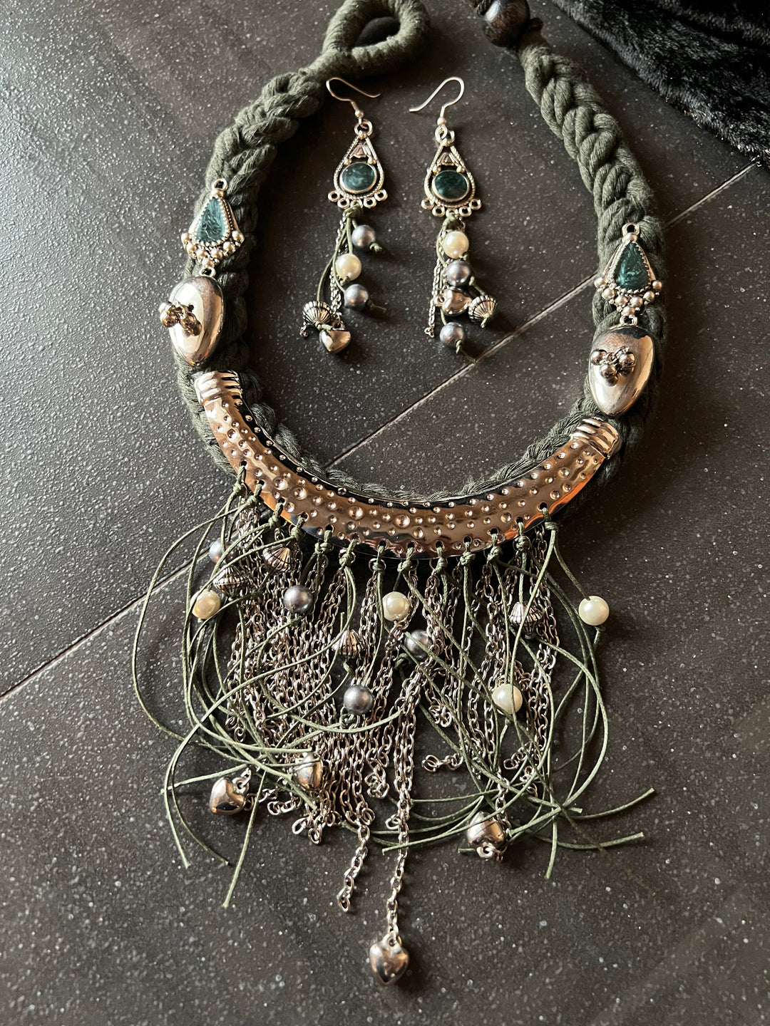 Fusion Hasli Necklace with Earrings