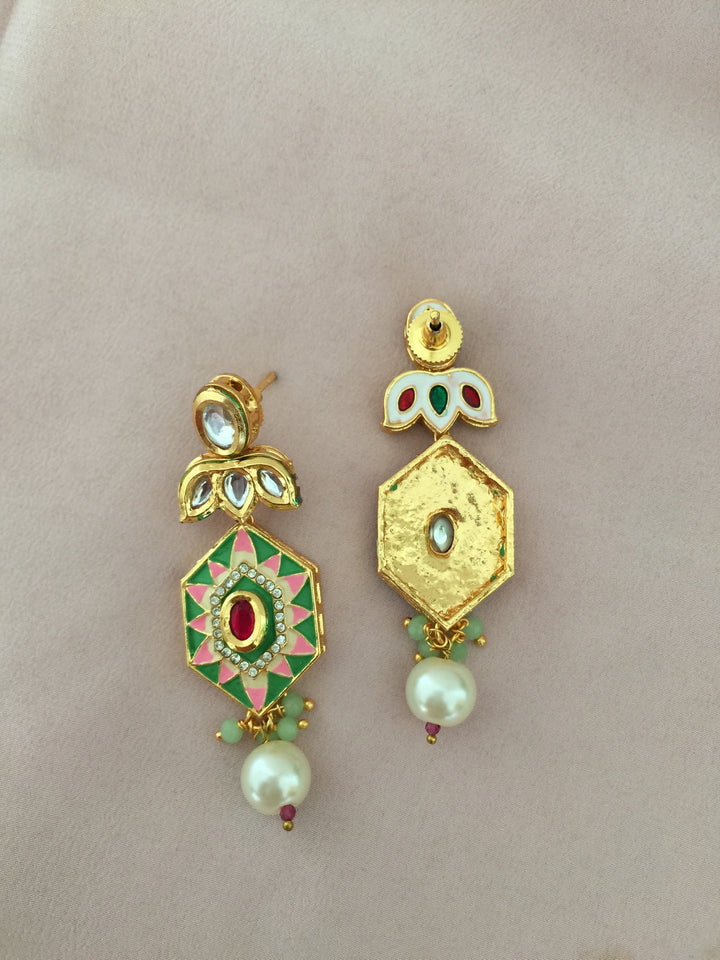 Elegant Kundan Necklace Set - Dazzle at Weddings and Festive Affairs