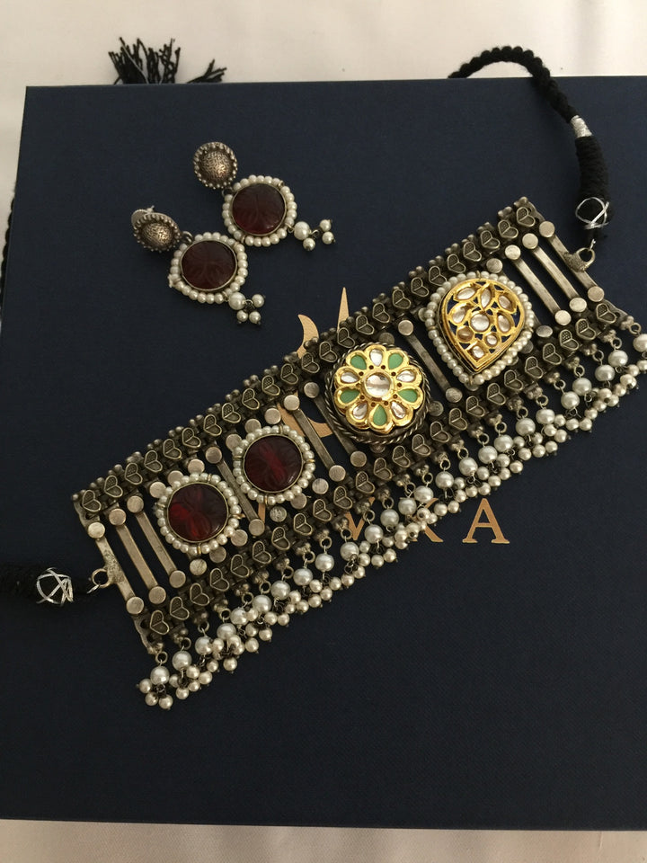 Vintage Artistic Choker with Statement Earrings