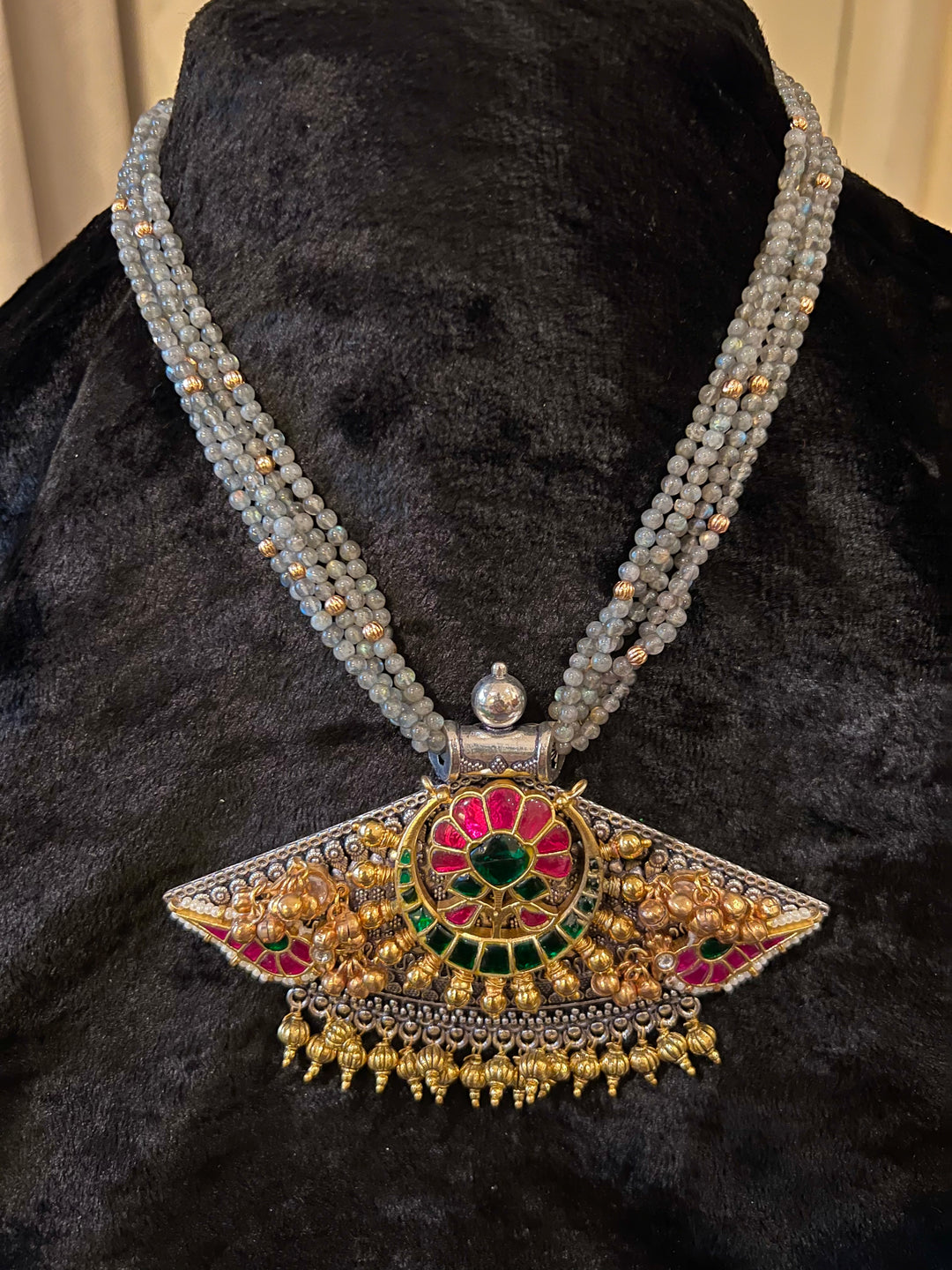 Beautiful Fusion Kundan Pendant Necklace with Earrings