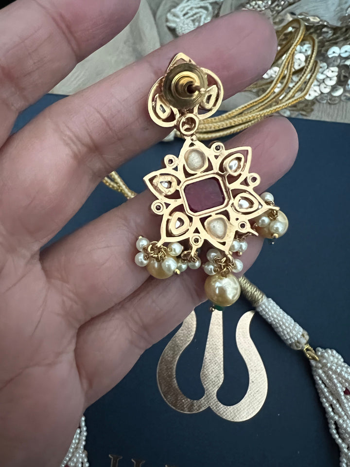 Beautiful Pachi Kundan Choker with Earrings