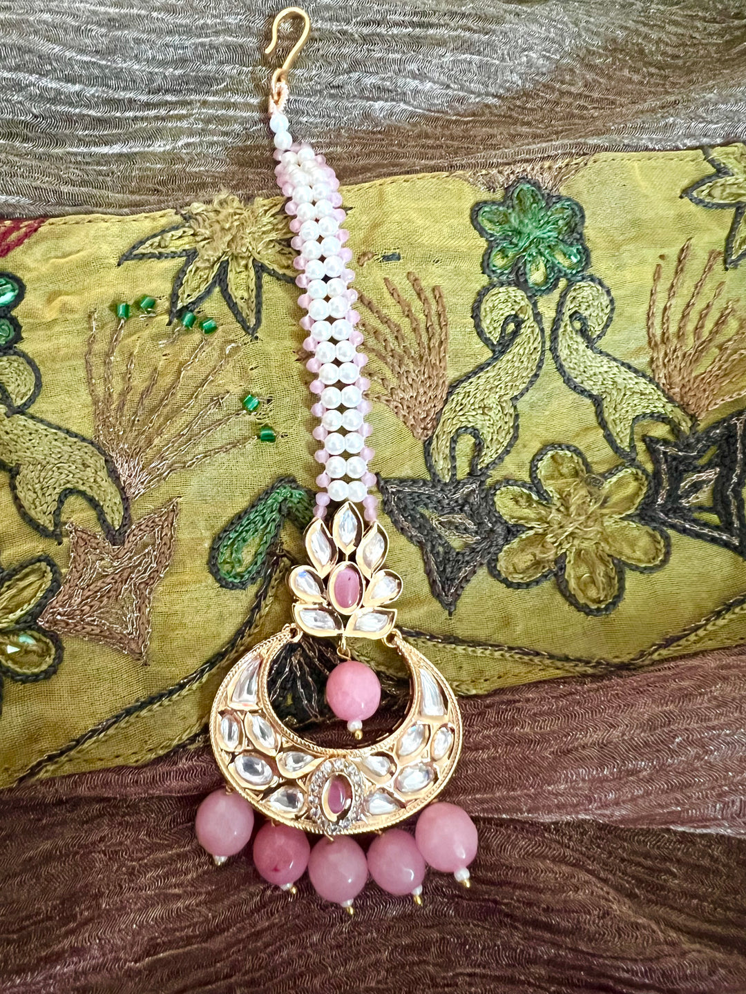 Beautiful Bridal Pink Kundan Maangtikka