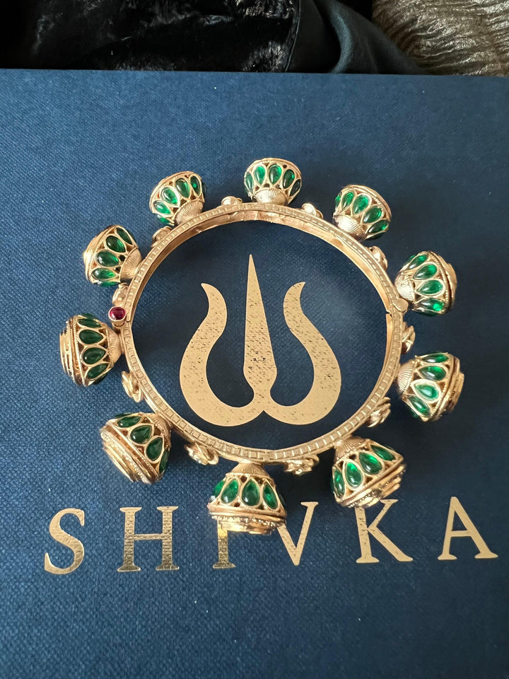 Scintillating Kundan Pacheli Kada - SHIVKA