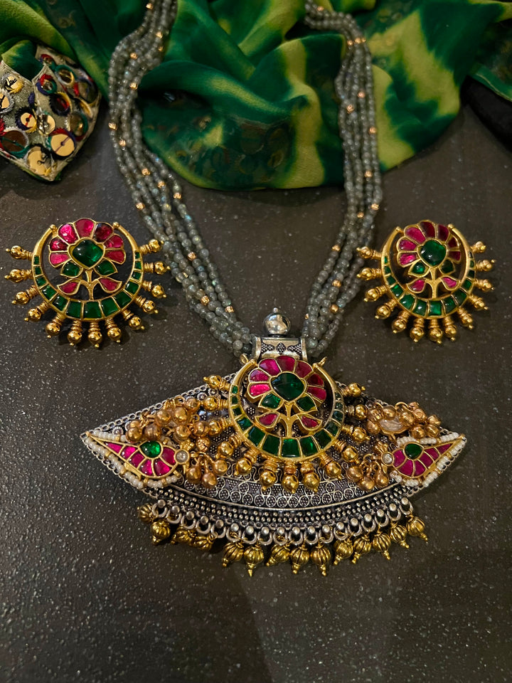 Beautiful Fusion Kundan Pendant Necklace with Earrings
