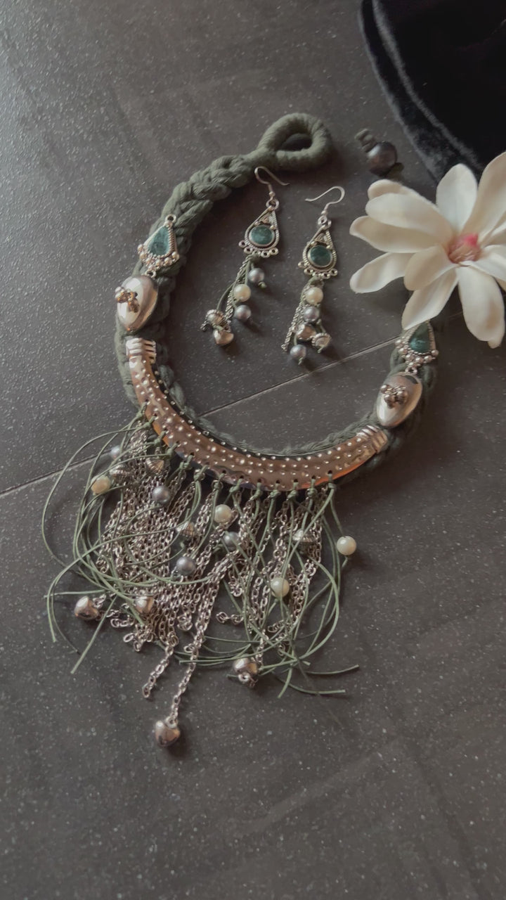 Fusion Hasli Necklace with Earrings