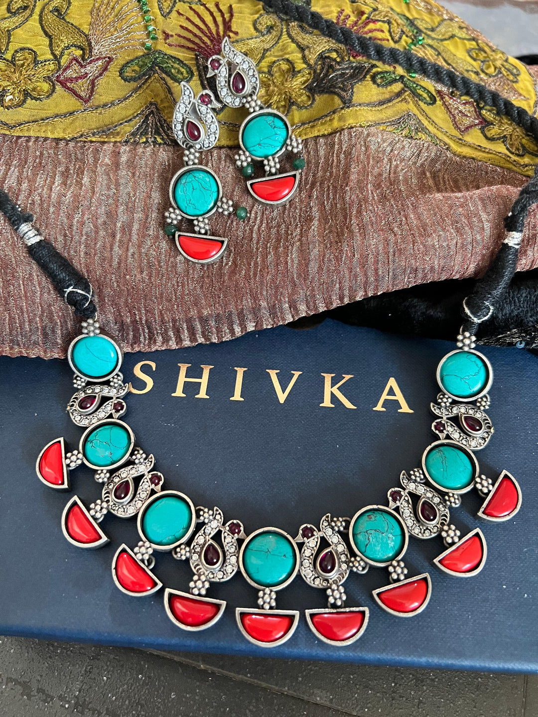 Vintage Artistic Necklace with Statement Earrings - SHIVKA