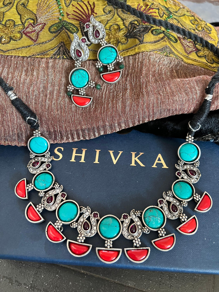 Vintage Artistic Necklace with Statement Earrings - SHIVKA