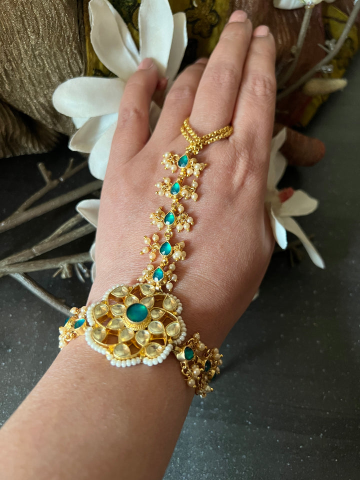 Beautiful Bridal Kundan Hathphool