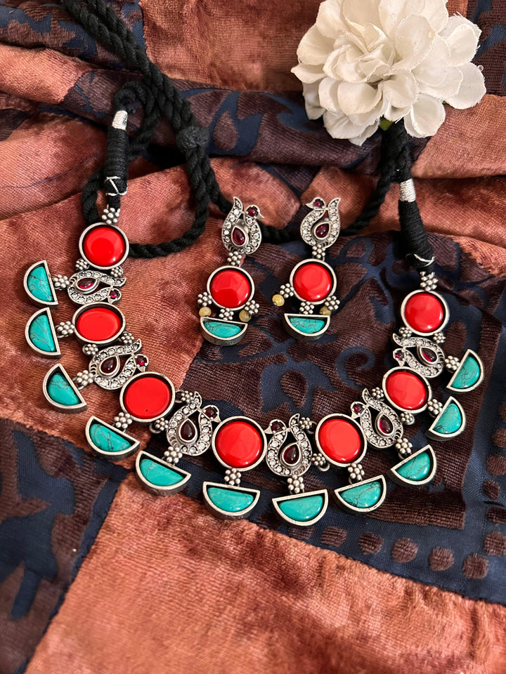Vintage Artistic Necklace with Statement Earrings - SHIVKA