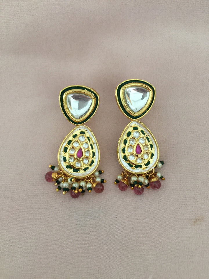 Elegant Kundan Necklace Set - Dazzle at Weddings and Festive Affairs