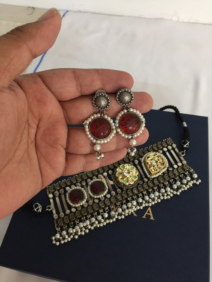 Vintage Artistic Choker with Statement Earrings