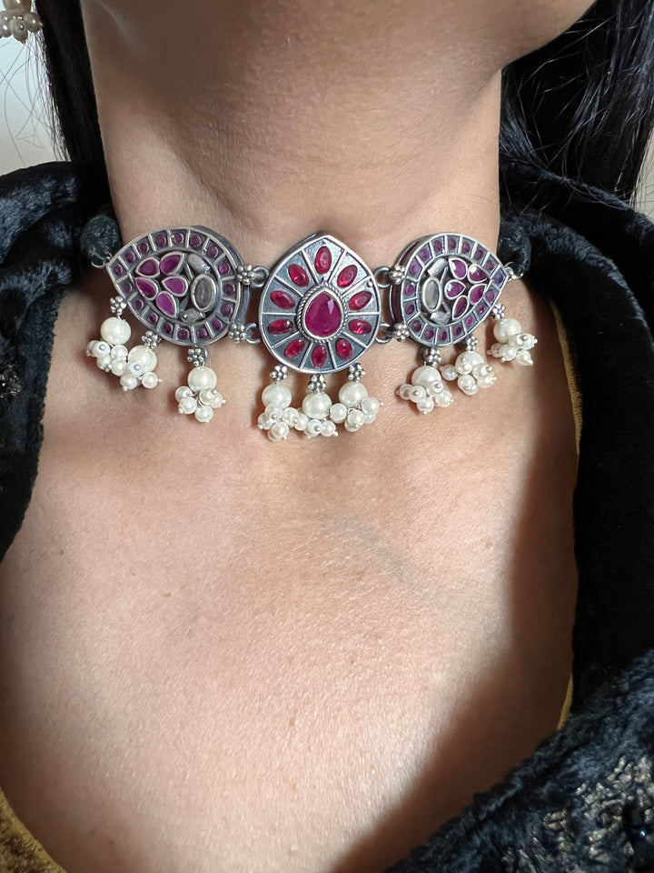 Beautiful Monalisa Choker with Statement Earrings