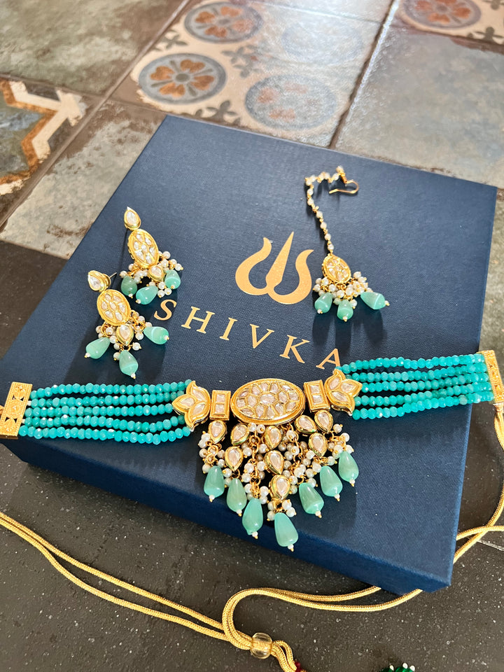 Classic Kundan Choker with Earrings and Maangtikka