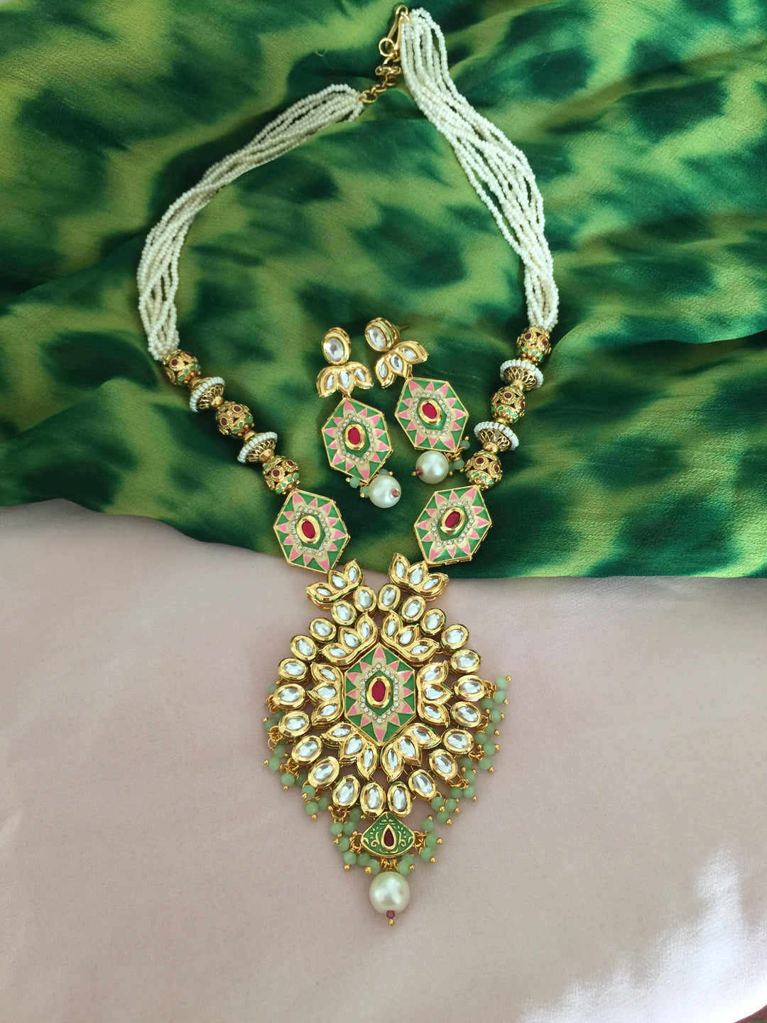 Elegant Kundan Necklace Set - Dazzle at Weddings and Festive Affairs