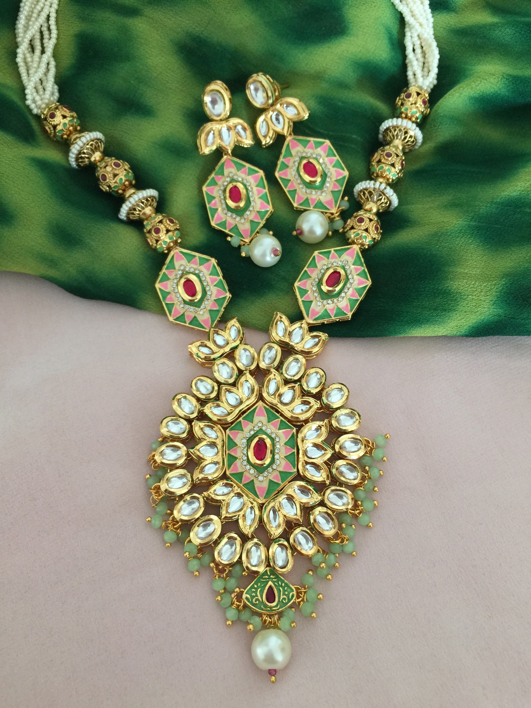 Elegant Kundan Necklace Set - Dazzle at Weddings and Festive Affairs