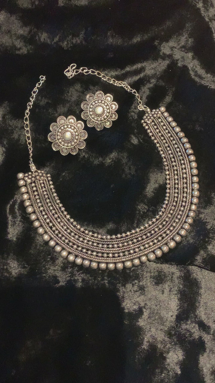 Embroidery Fashion Necklace with Flower Studs