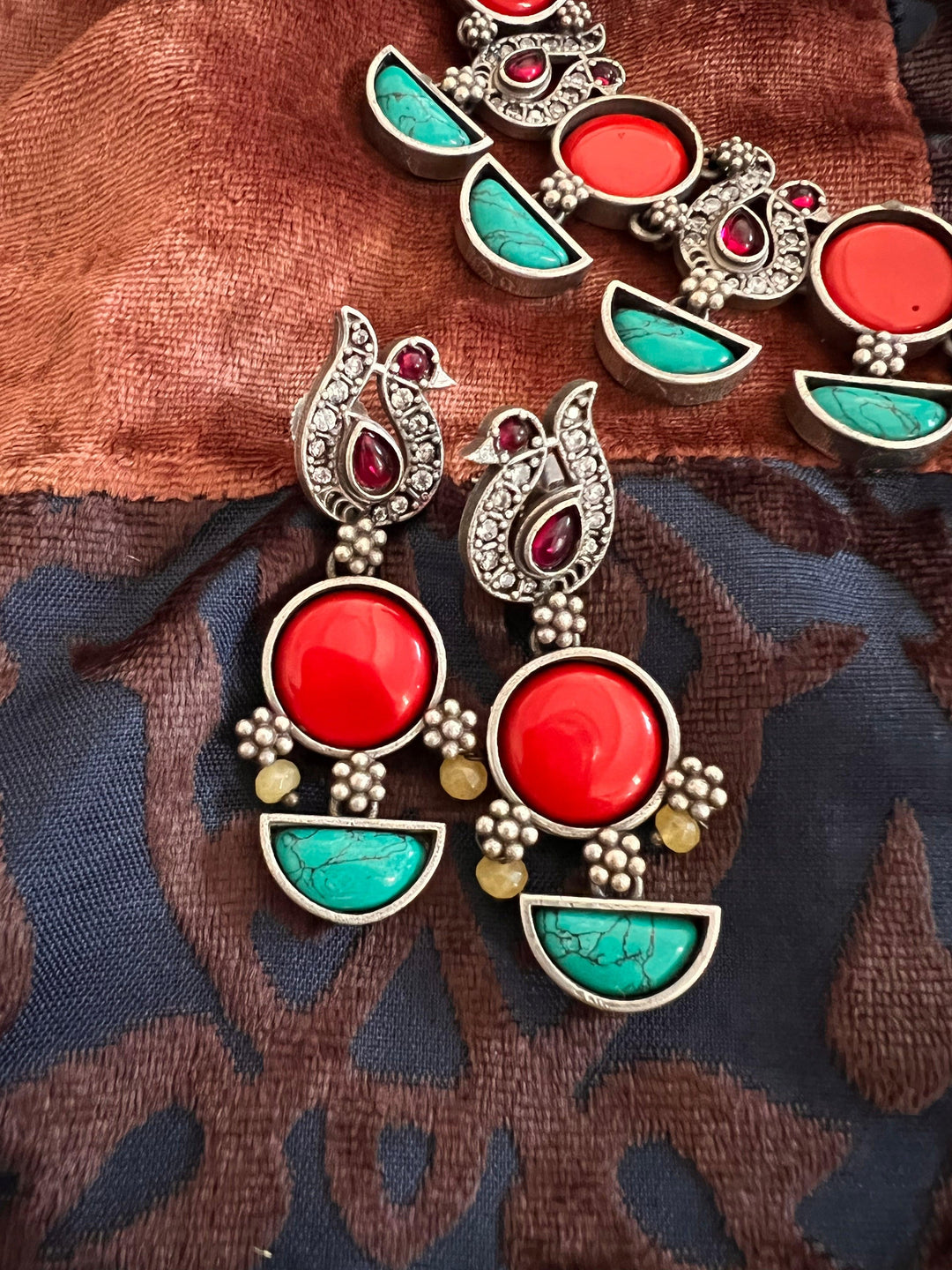 Vintage Artistic Necklace with Statement Earrings - SHIVKA
