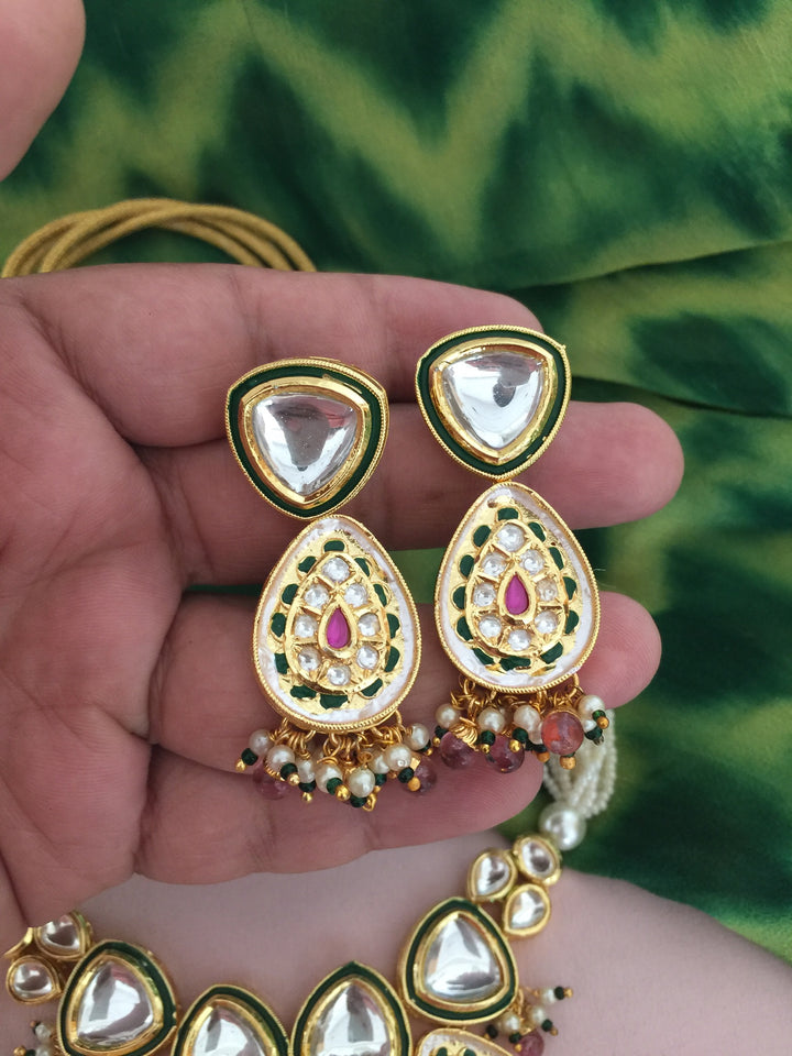 Elegant Kundan Necklace Set - Dazzle at Weddings and Festive Affairs