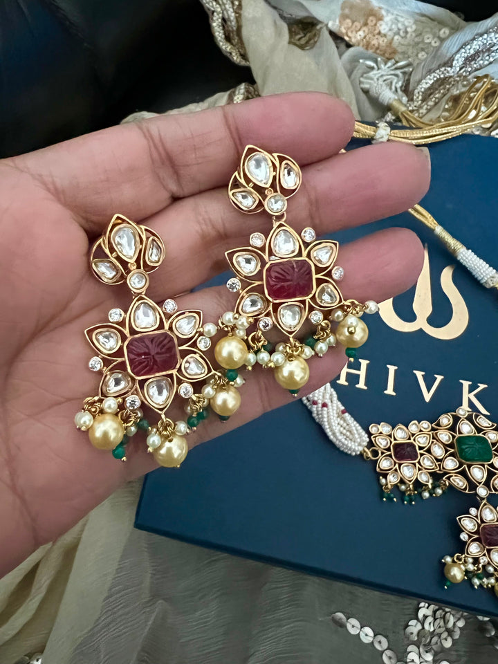 Beautiful Pachi Kundan Choker with Earrings