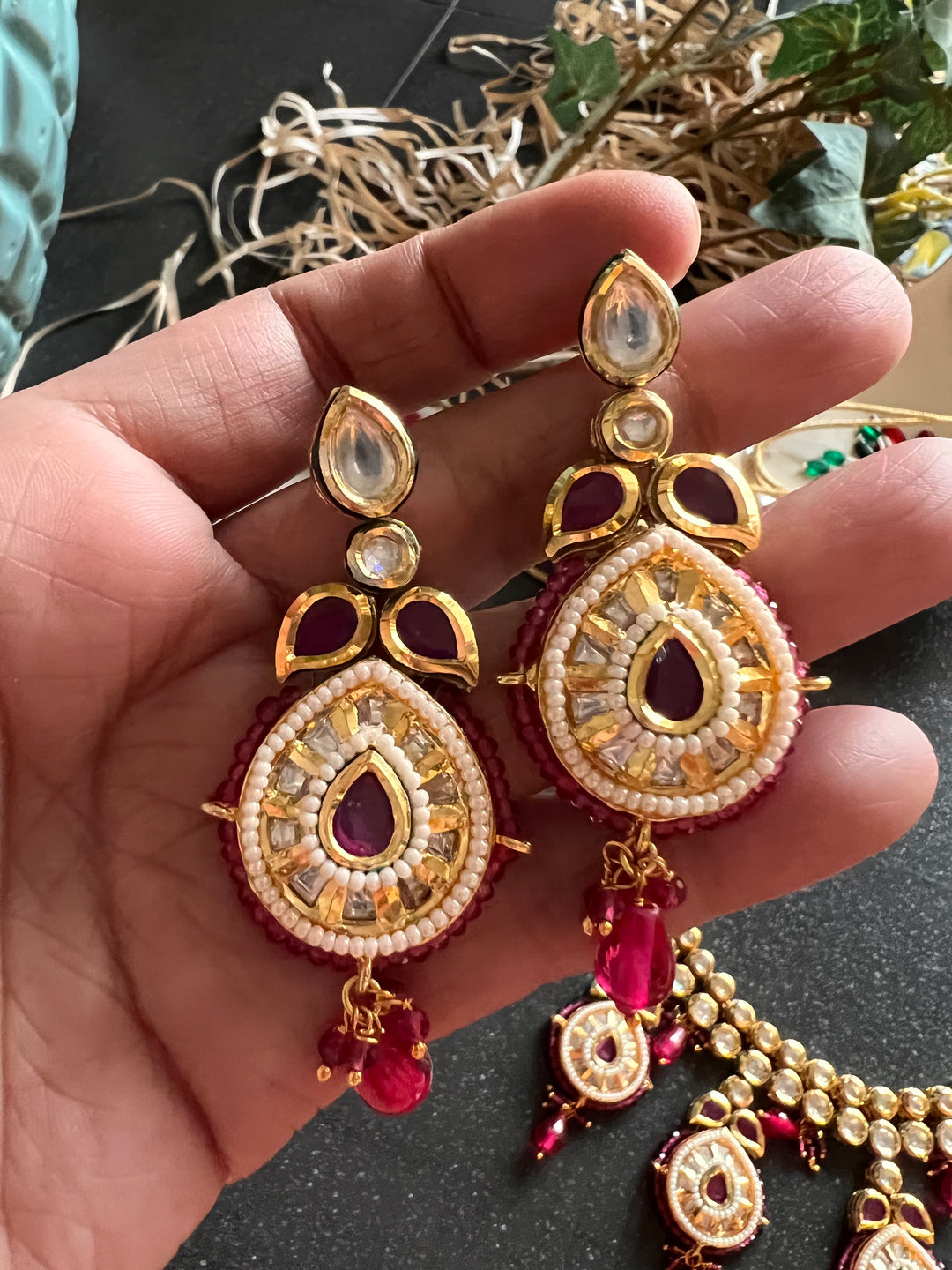 Exquisite Kundan Necklace Set - Radiate Elegance at Weddings and Festive Celebrations