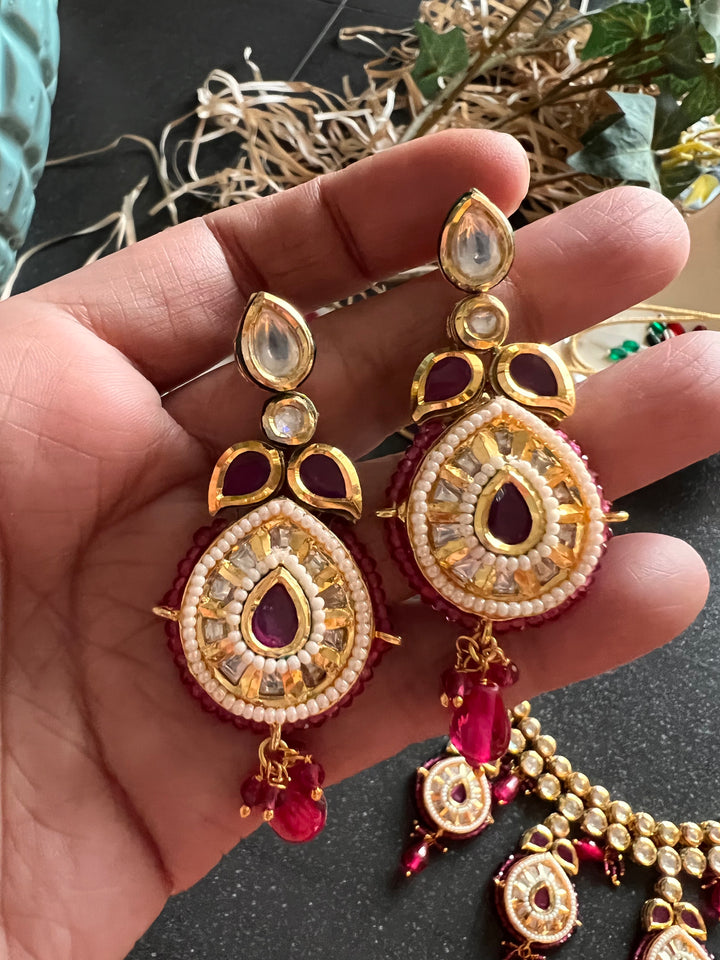 Exquisite Kundan Necklace Set - Radiate Elegance at Weddings and Festive Celebrations