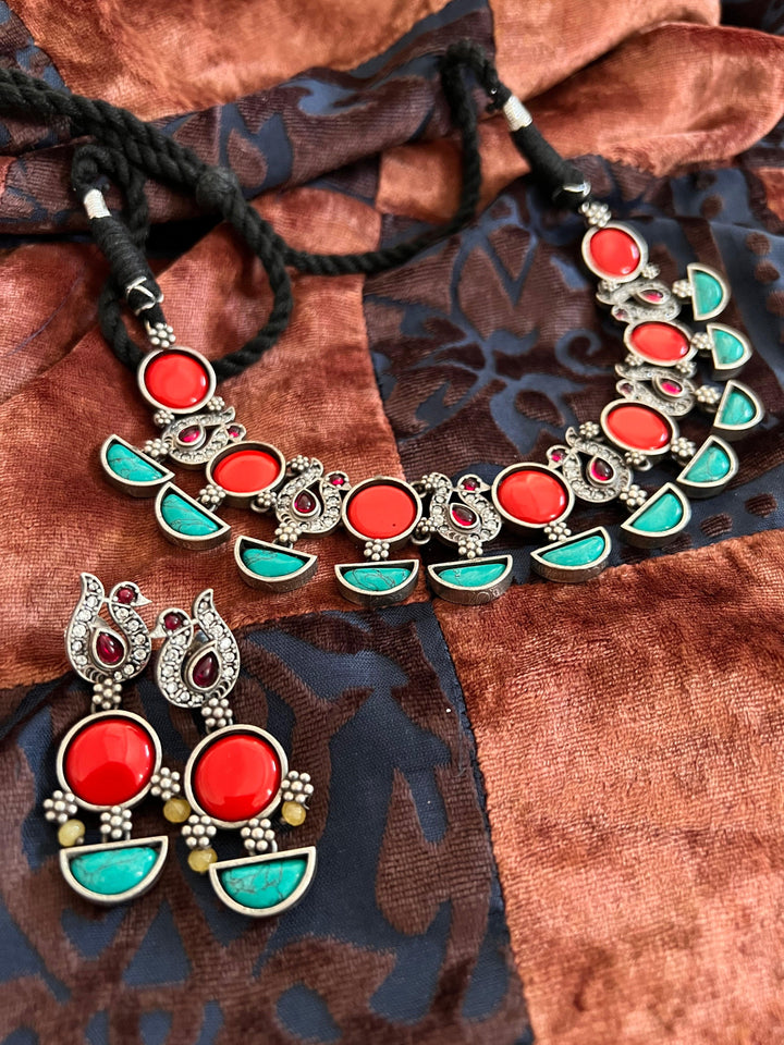Vintage Artistic Necklace with Statement Earrings - SHIVKA