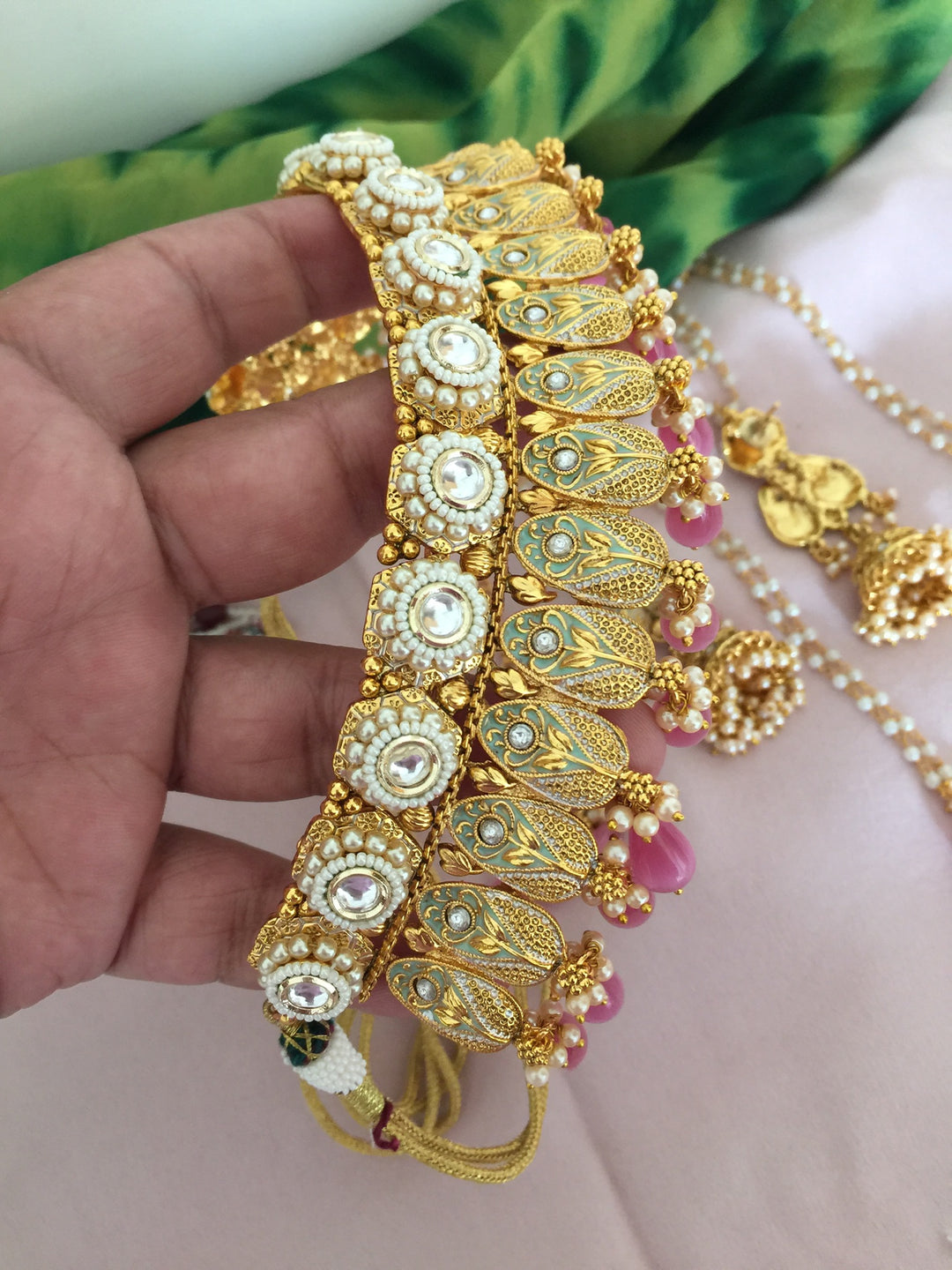 Exquisite Kundan Necklace Set - Radiate Elegance at Weddings and Festive Celebrations
