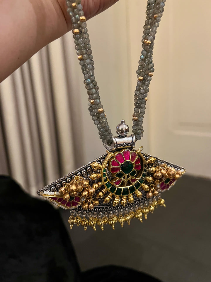 Beautiful Fusion Kundan Pendant Necklace with Earrings
