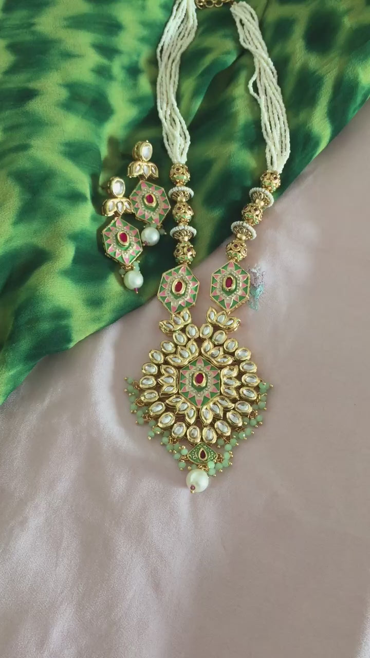 Elegant Kundan Necklace Set - Dazzle at Weddings and Festive Affairs