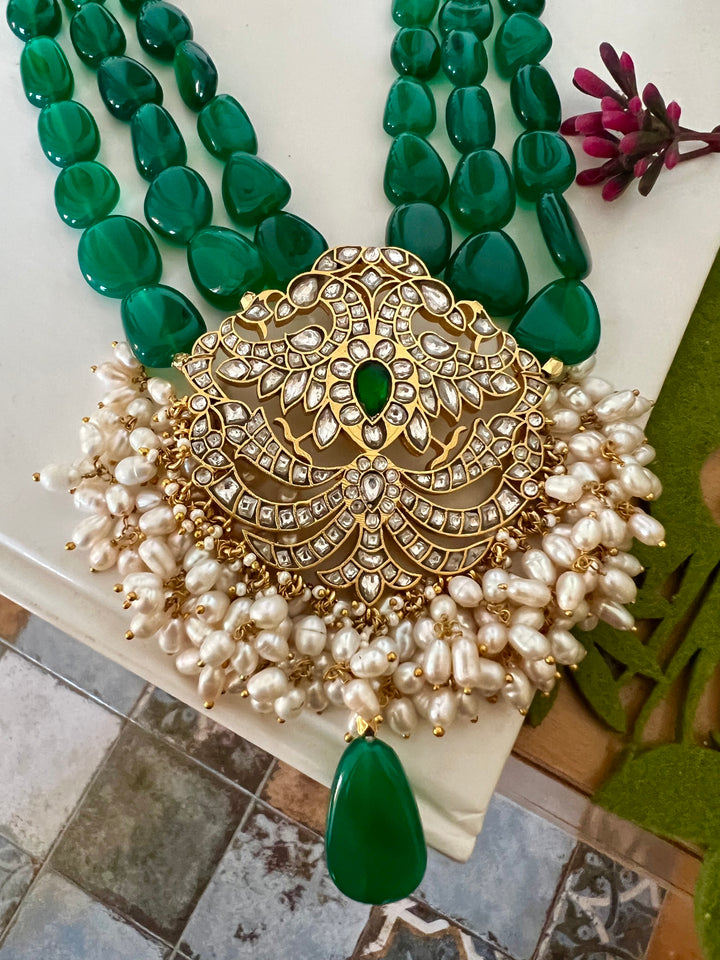 Jadau Kempu Pendant with Green Onyx Necklace