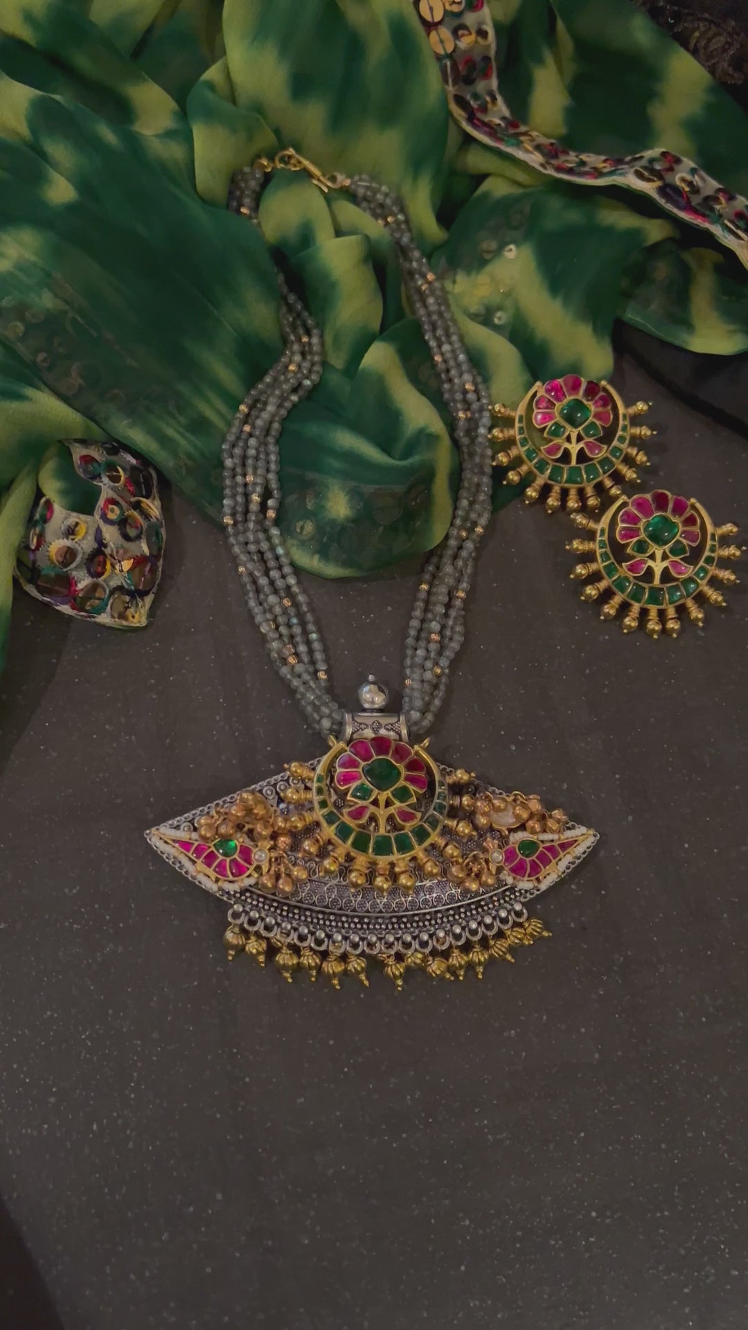 Beautiful Fusion Kundan Pendant Necklace with Earrings