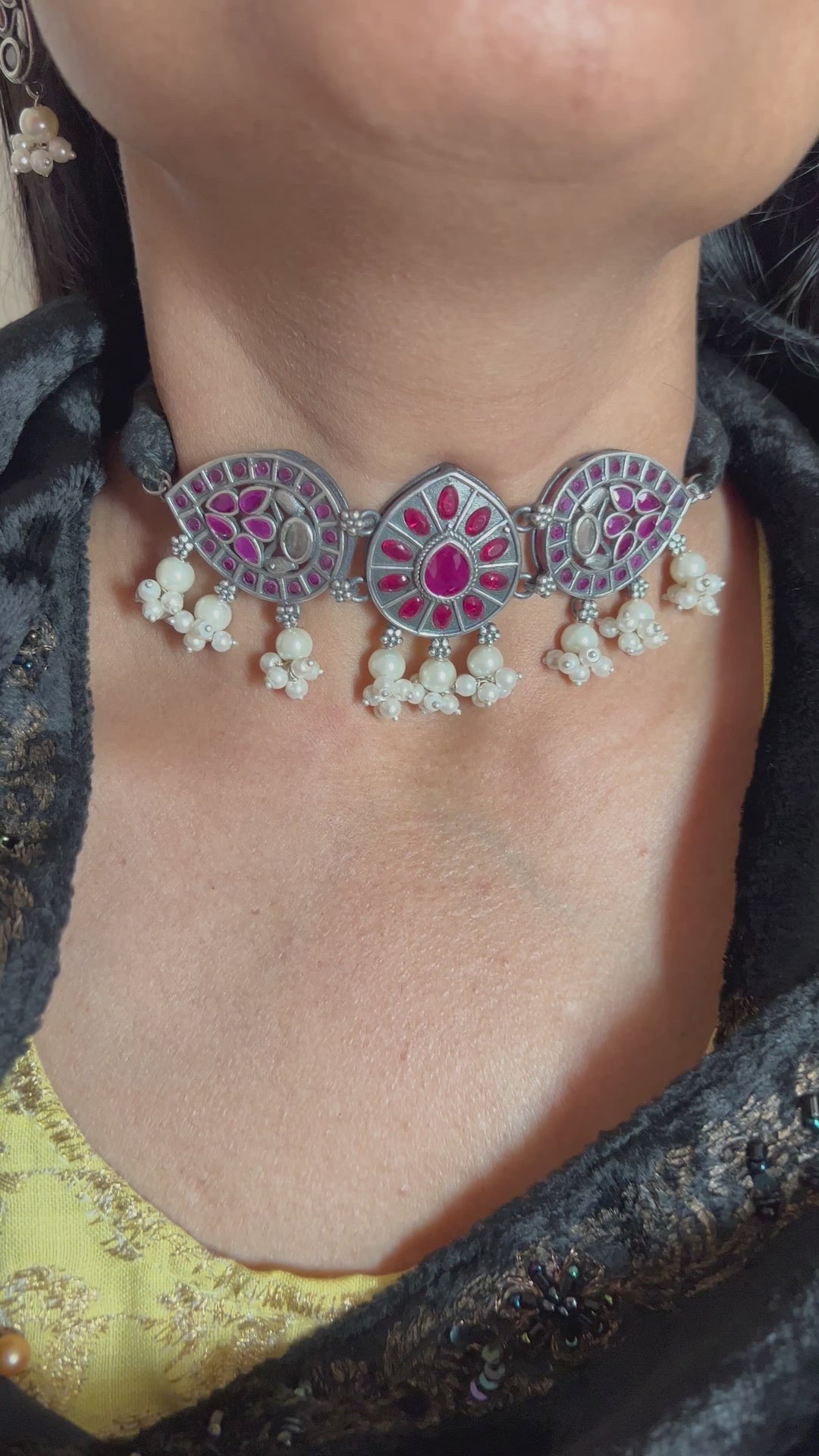 Beautiful Monalisa Choker with Statement Earrings