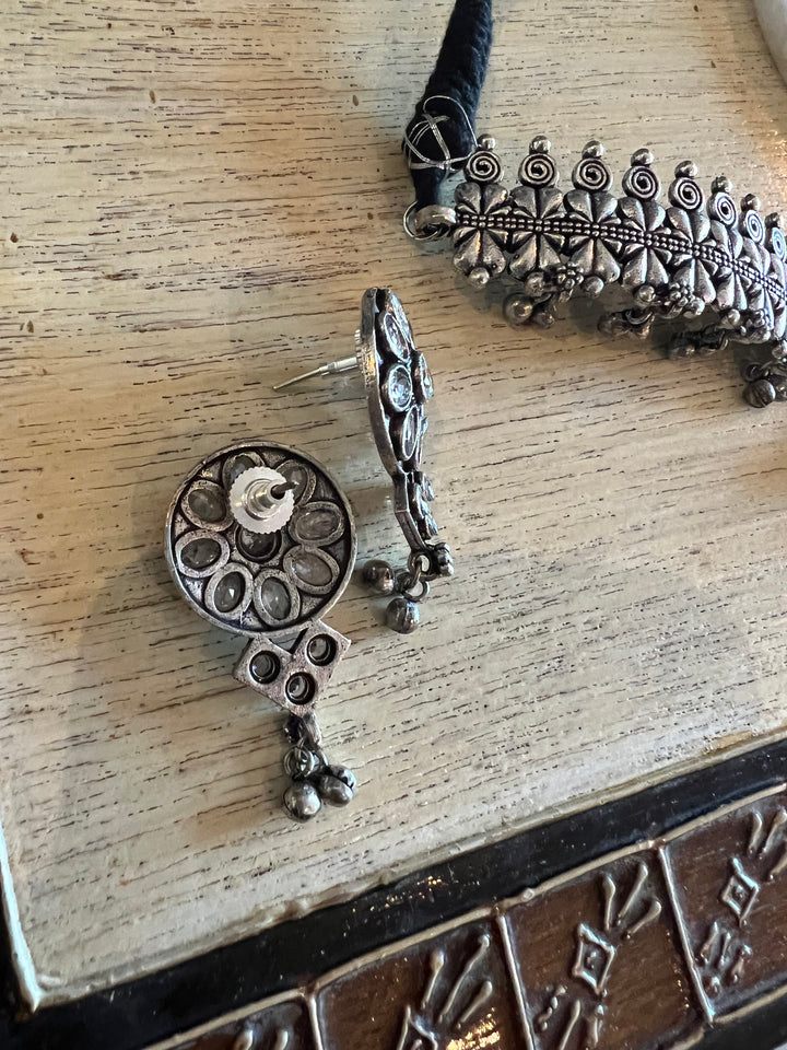 Vintage Art  Choker with Statement Studs