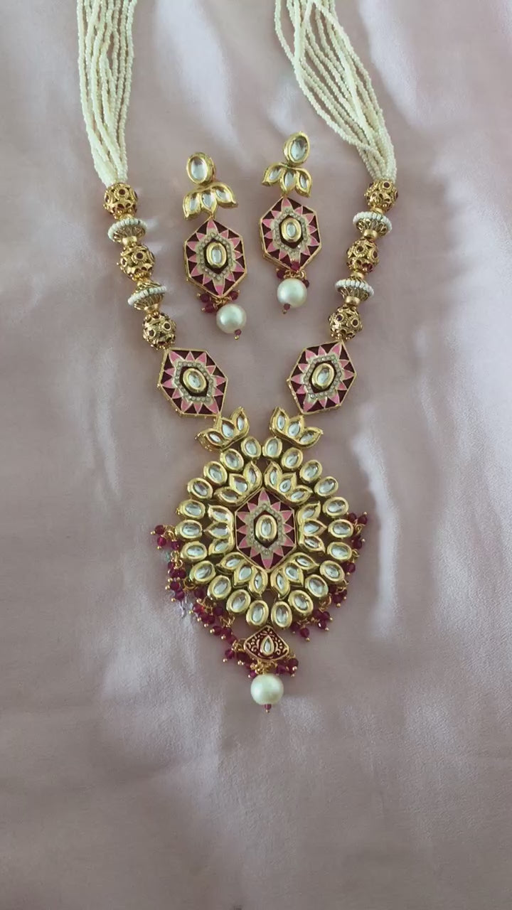 Elegant Kundan Necklace Set - Dazzle at Weddings and Festive Affairs