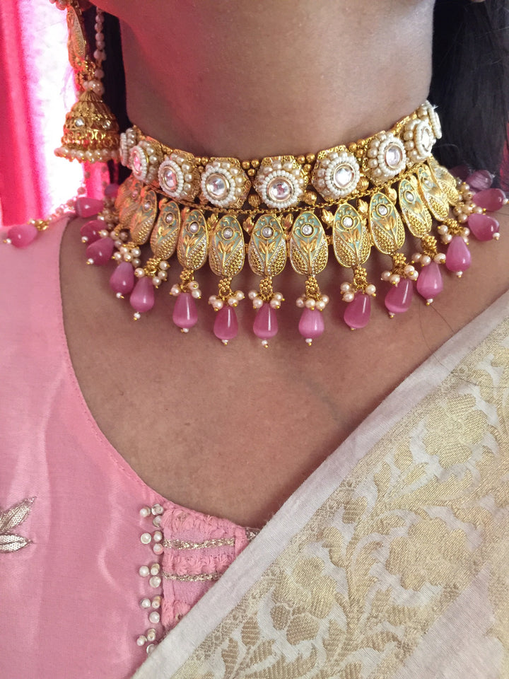 Exquisite Kundan Necklace Set - Radiate Elegance at Weddings and Festive Celebrations