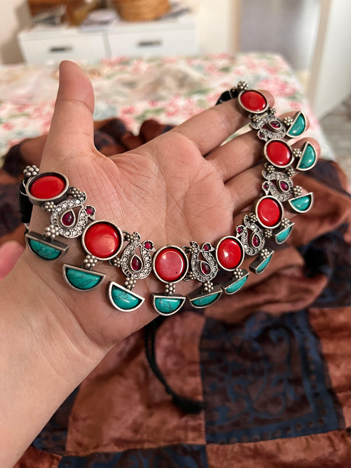 Vintage Artistic Necklace with Statement Earrings - SHIVKA