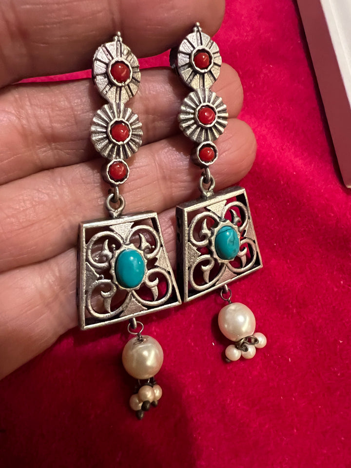 Vintage Artistic Necklace with Statement Earrings