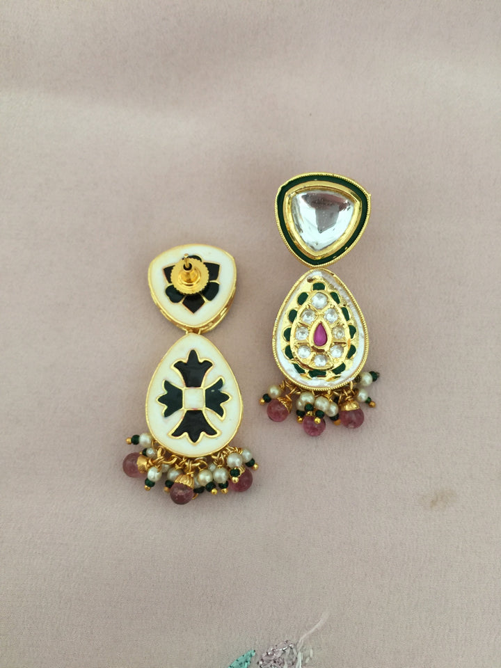 Elegant Kundan Necklace Set - Dazzle at Weddings and Festive Affairs