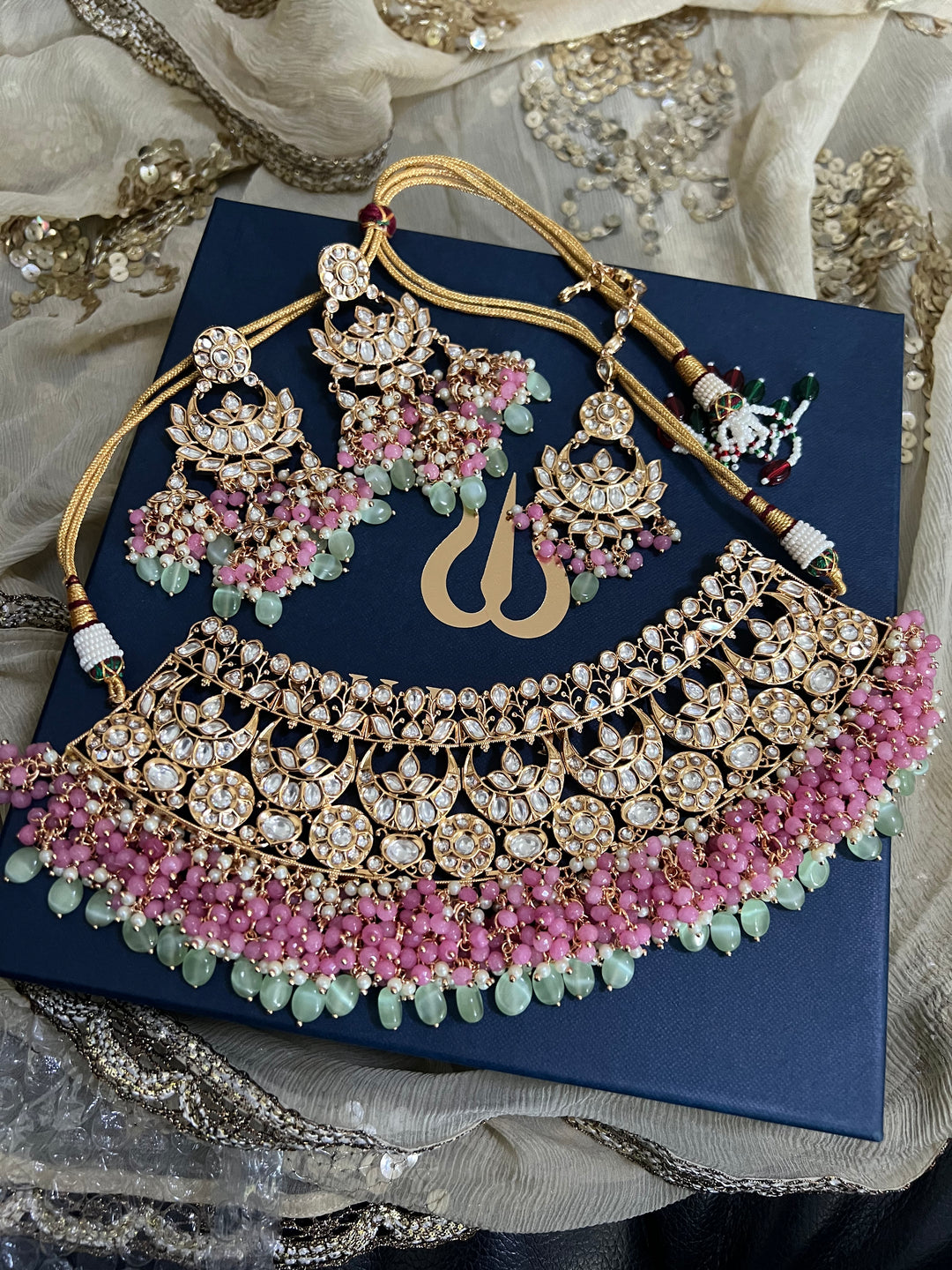 Scintillating Bridal Kundan Choker with Earrings and Maangtikka