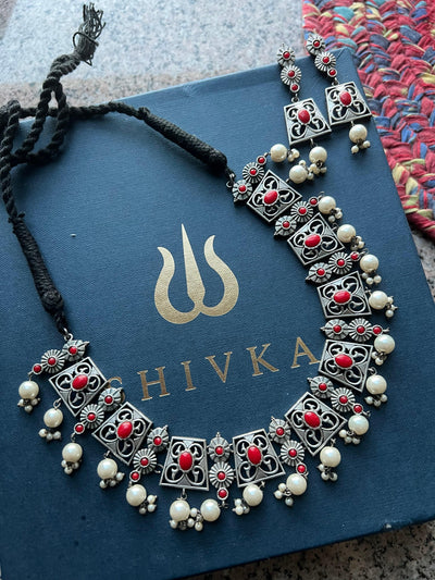 Vintage Artistic Necklace with Statement Earrings - SHIVKA