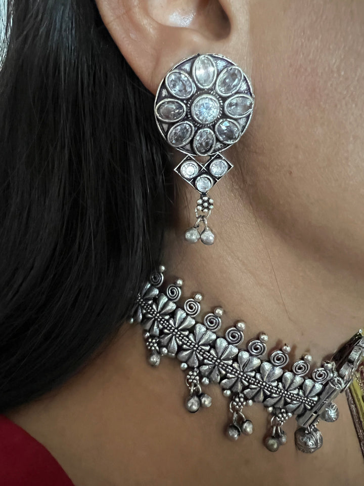 Vintage Art  Choker with Statement Studs