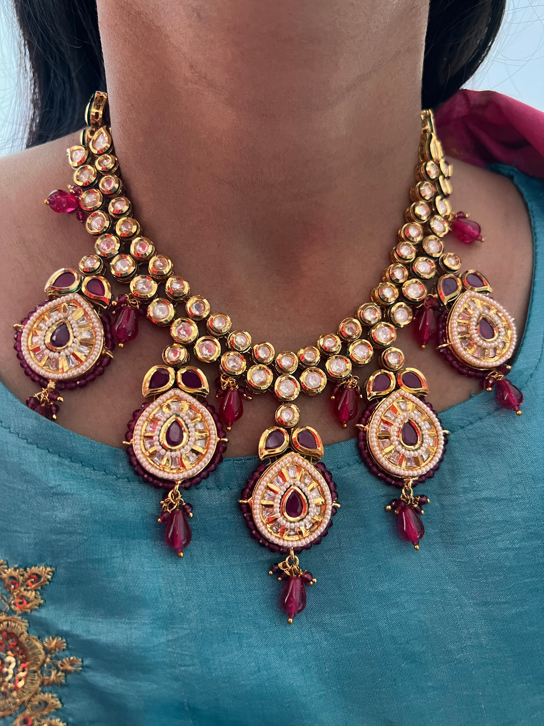 Exquisite Kundan Necklace Set - Radiate Elegance at Weddings and Festive Celebrations