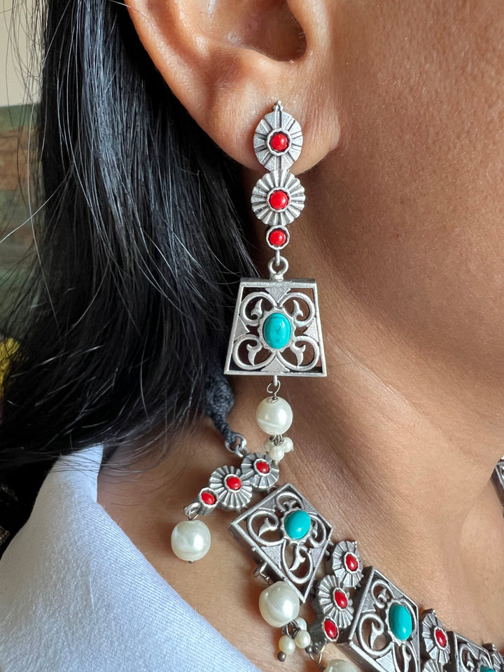 Vintage Artistic Necklace with Statement Earrings