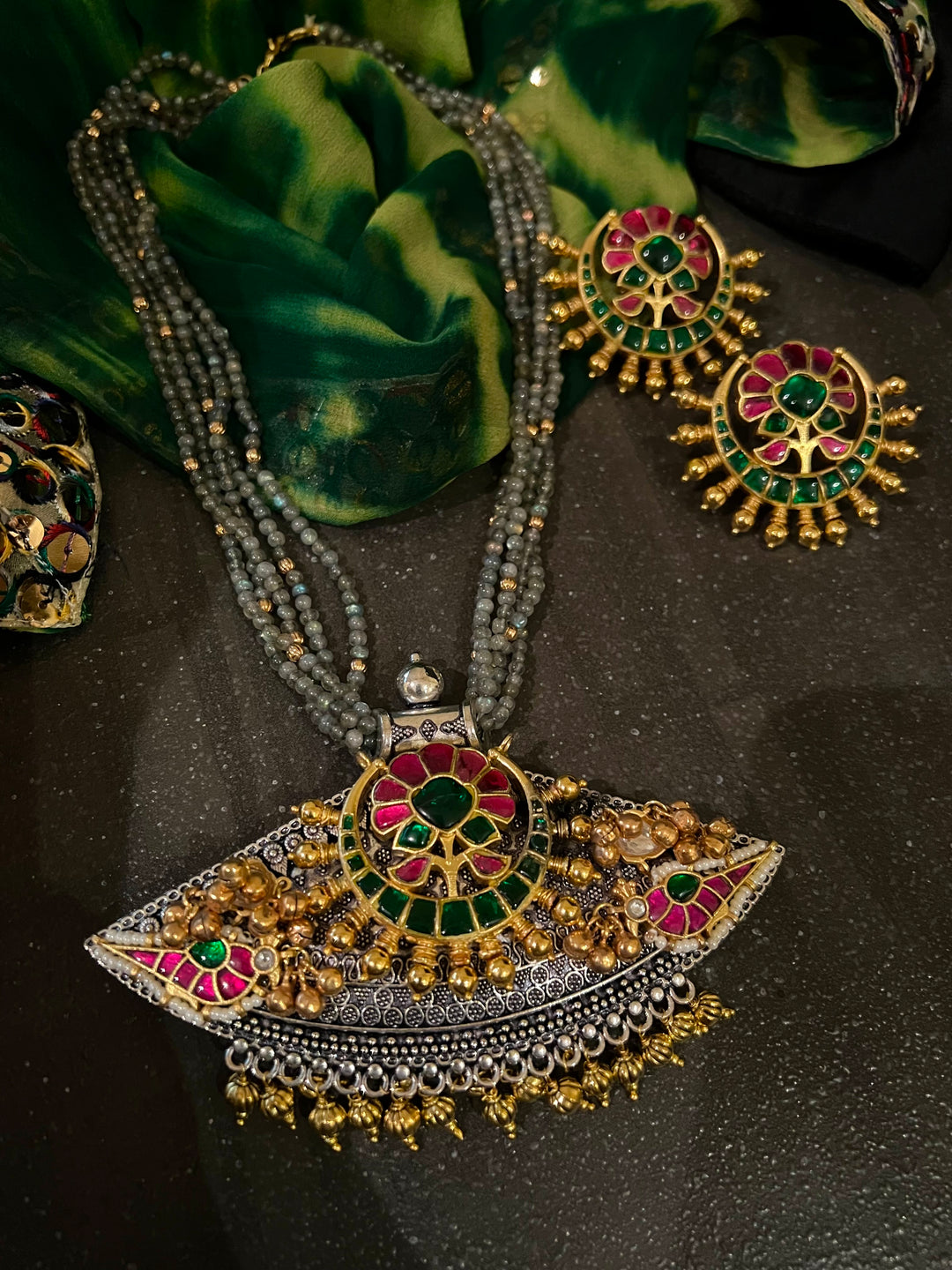 Beautiful Fusion Kundan Pendant Necklace with Earrings